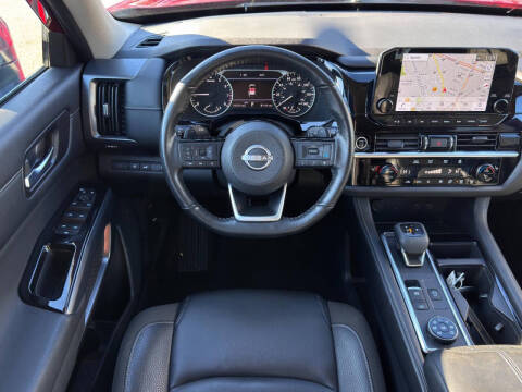 2023 Nissan Pathfinder SL