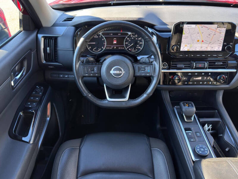 2023 Nissan Pathfinder SL