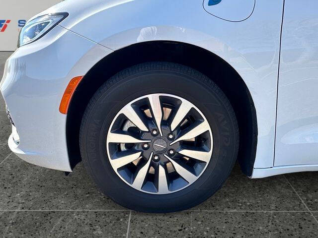 2024 Chrysler Pacifica Plug-In Hybrid Select