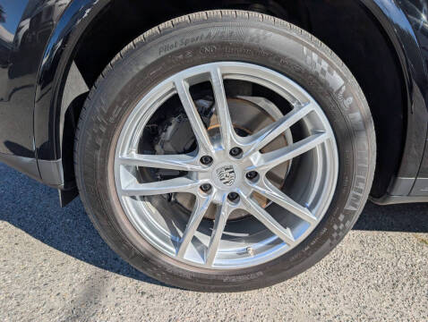 2017 Porsche Cayenne Platinum Edition