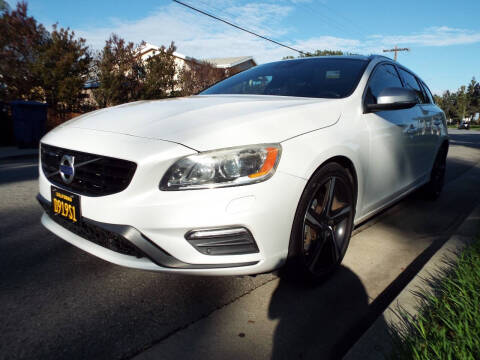 2016 Volvo V60 T6 R-Design Platinum