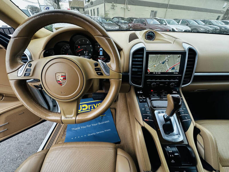2014 Porsche Cayenne Platinum