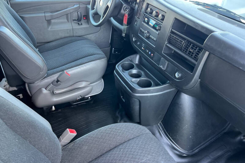 2023 GMC Savana 2500