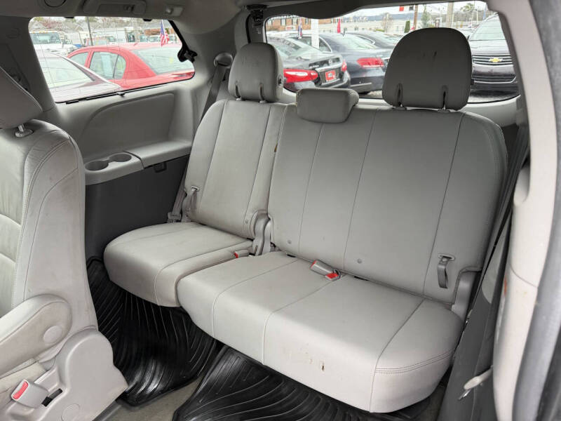2016 Toyota Sienna XLE Premium 7-Passenger