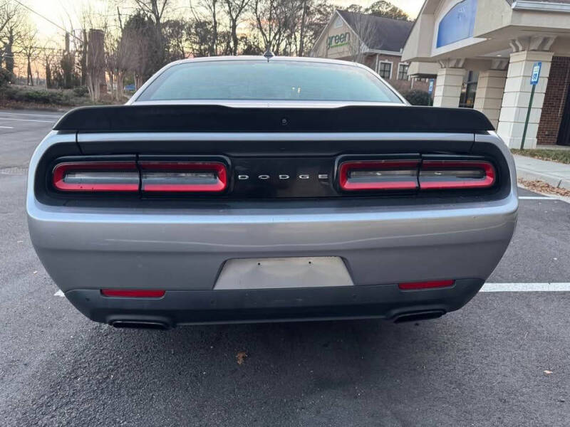 2017 Dodge Challenger SXT Plus