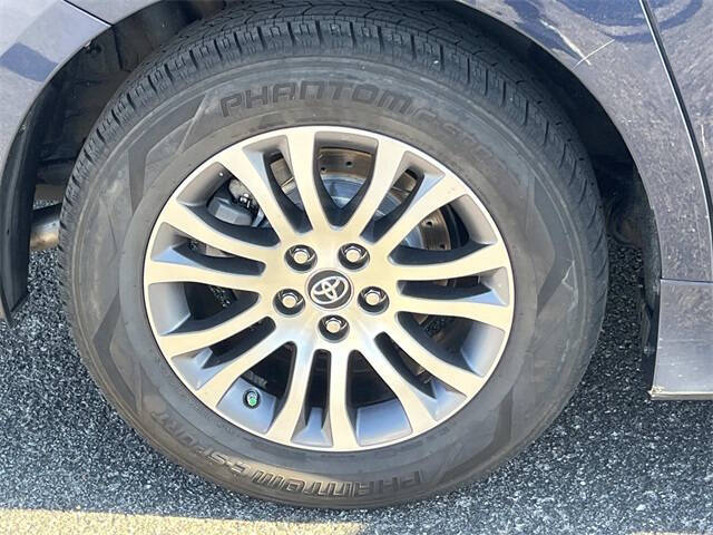 2020 Toyota Sienna XLE Premium 8-Passenger