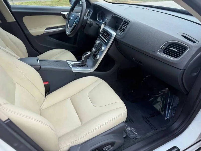 2017 Volvo V60 T5 Premier