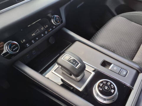 2024 Mitsubishi Outlander ES