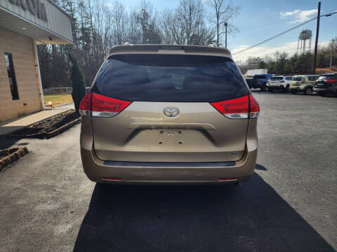 2011 Toyota Sienna XLE 8-Passenger