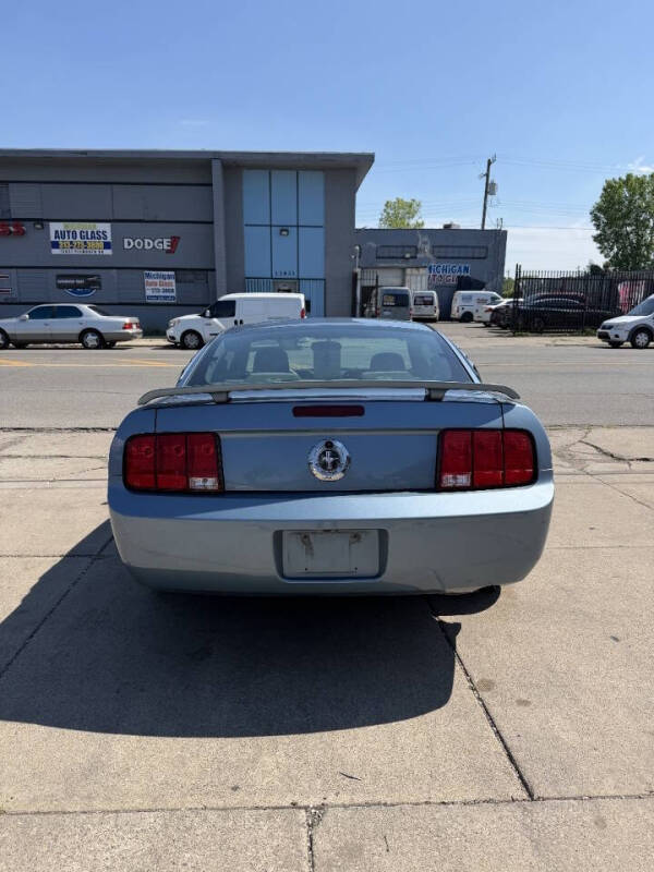 2005 Ford Mustang V6 Deluxe