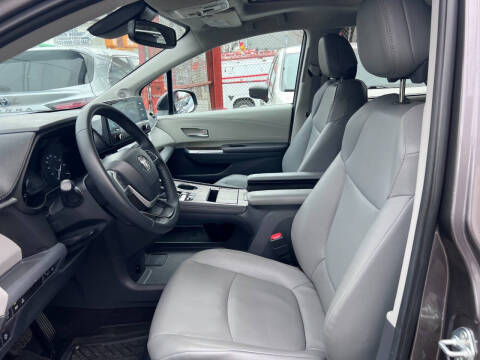 2022 Toyota Sienna XLE 7-Passenger