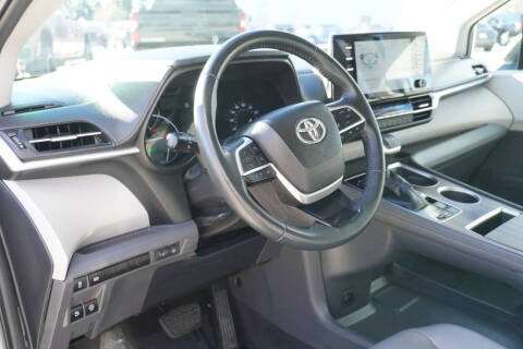 2021 Toyota Sienna XLE 8-Passenger