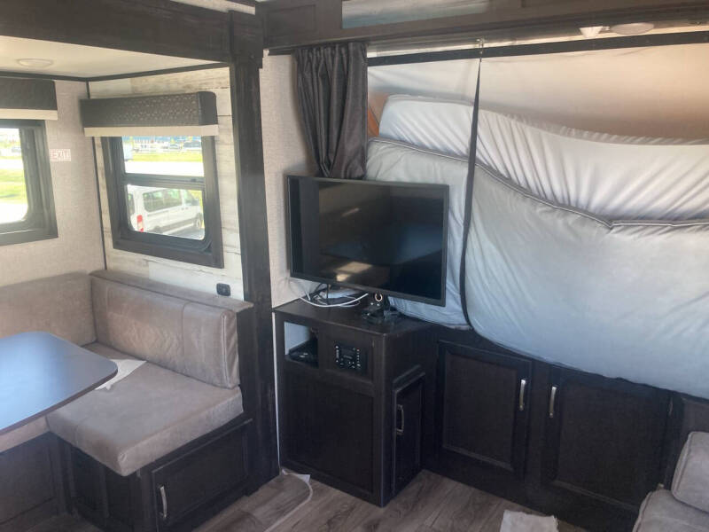 2021 Jayco Jay  Feather X23E