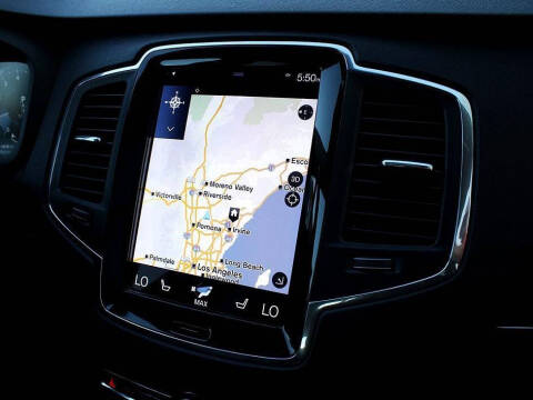 2020 Volvo XC90 T6 Momentum 6-Passenger