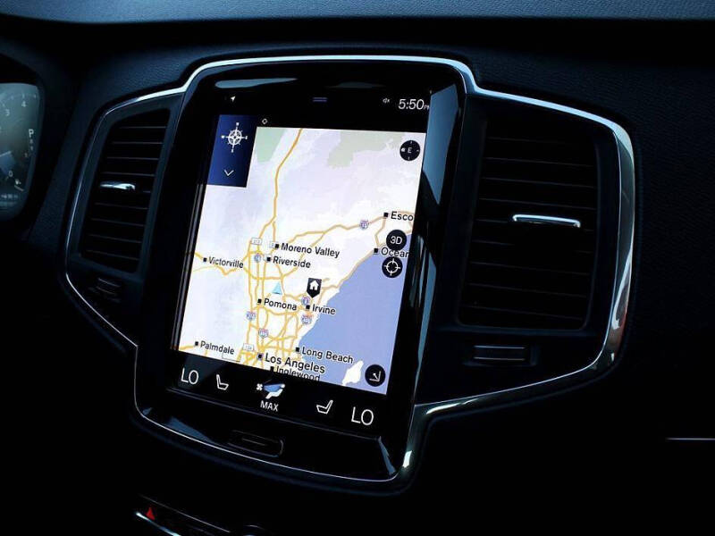 2020 Volvo XC90 T6 Momentum 6-Passenger