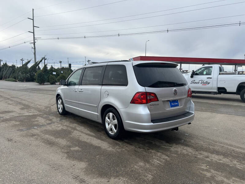 2011 Volkswagen Routan SE
