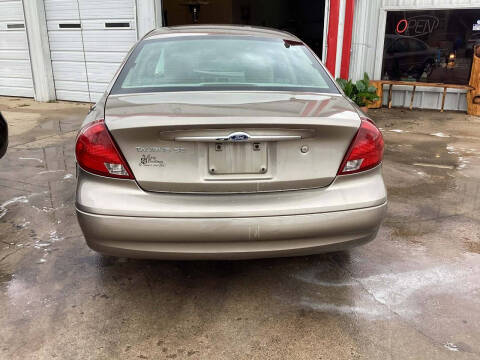 2003 Ford Taurus SE