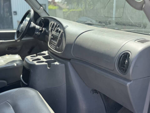 2003 Ford E-Series E-150 Base
