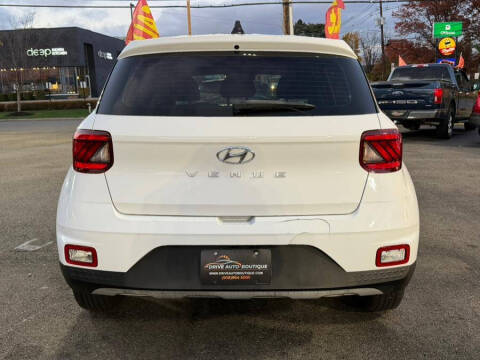 2022 Hyundai Venue SE