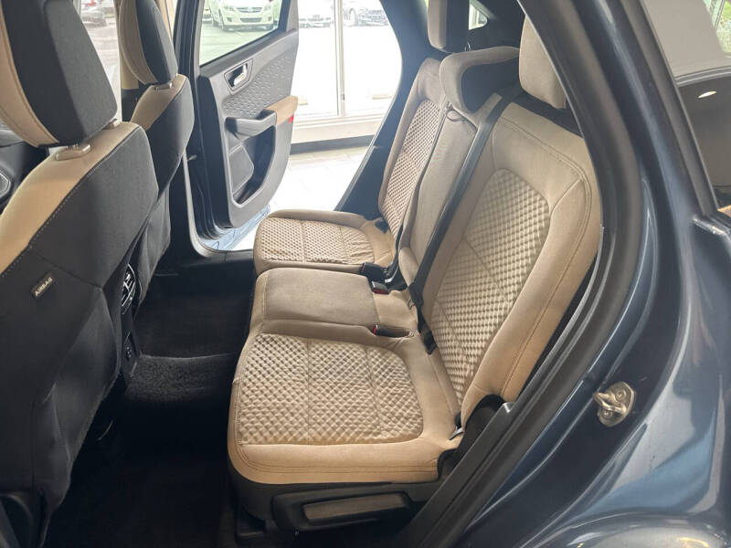2020 Ford Escape SE