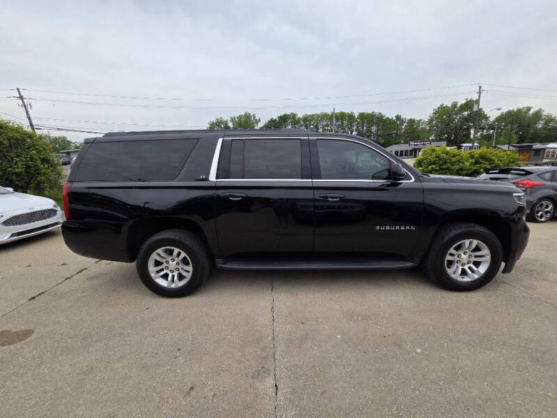 2020 Chevrolet Suburban 2WD 1500 LT's photo