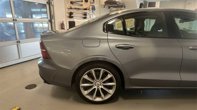 2021 Volvo S60 T5 Momentum