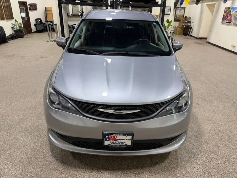 2021 Chrysler Voyager L