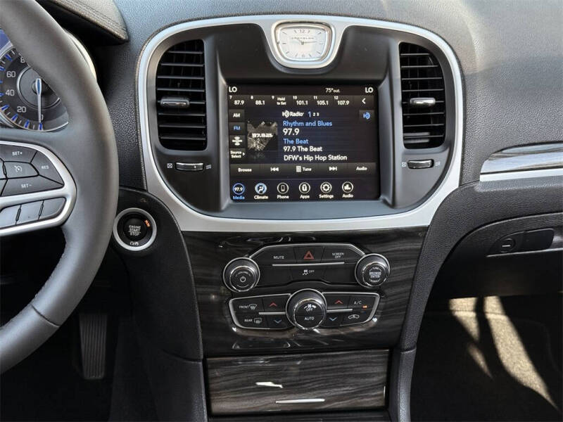 2022 Chrysler 300 Touring