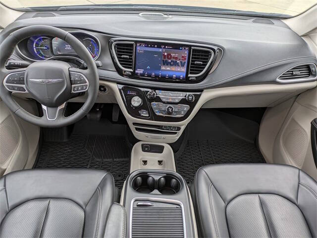 2024 Chrysler Pacifica Plug-In Hybrid Select