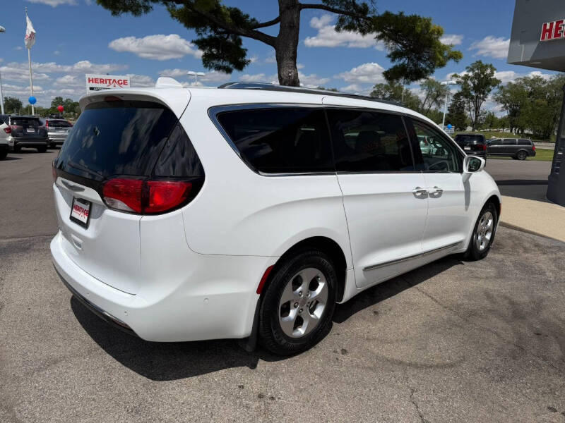 2017 Chrysler Pacifica Touring-L Plus