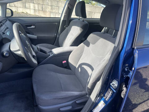 2010 Toyota Prius III