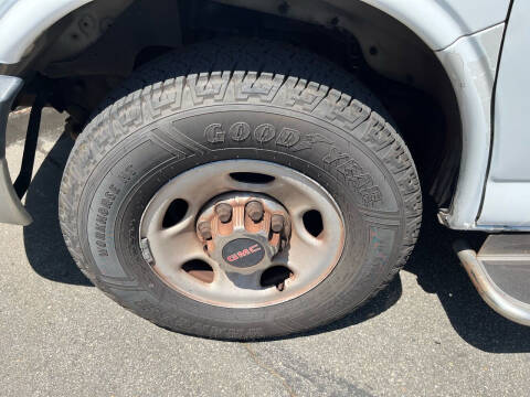 2006 GMC Savana LS 2500