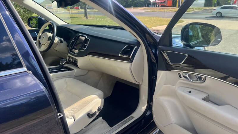 2016 Volvo XC90 T6 Momentum