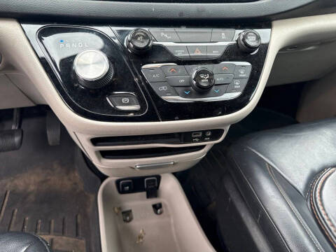 2017 Chrysler Pacifica Touring-L