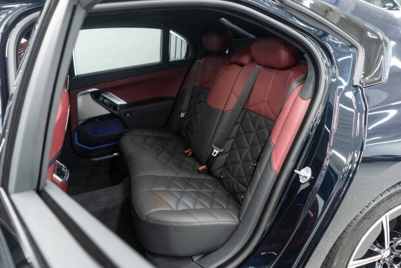 2025 BMW 7 Series 740i xDrive