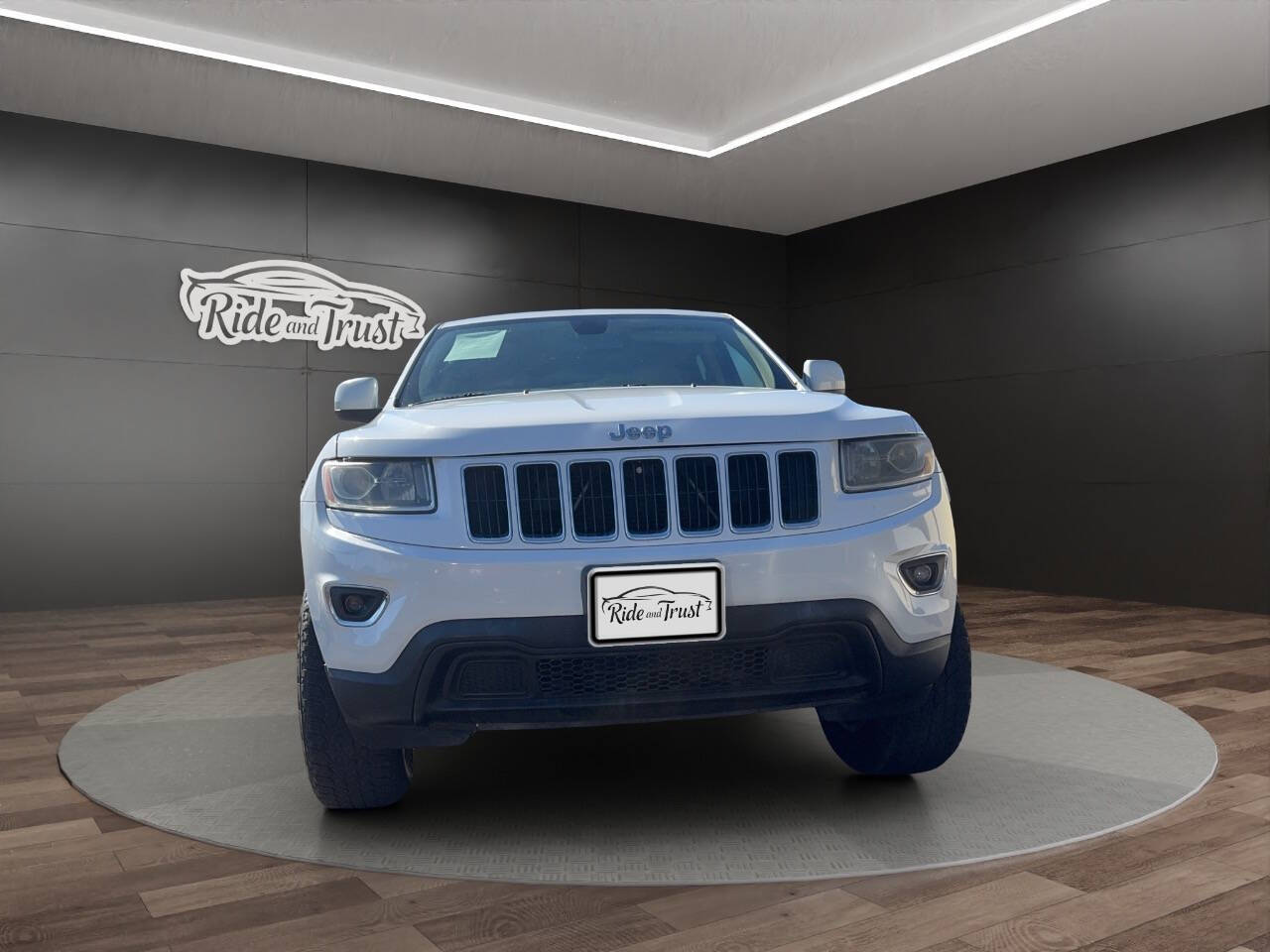 2015 Jeep Grand Cherokee for sale at Ride And Trust in El Cajon, CA