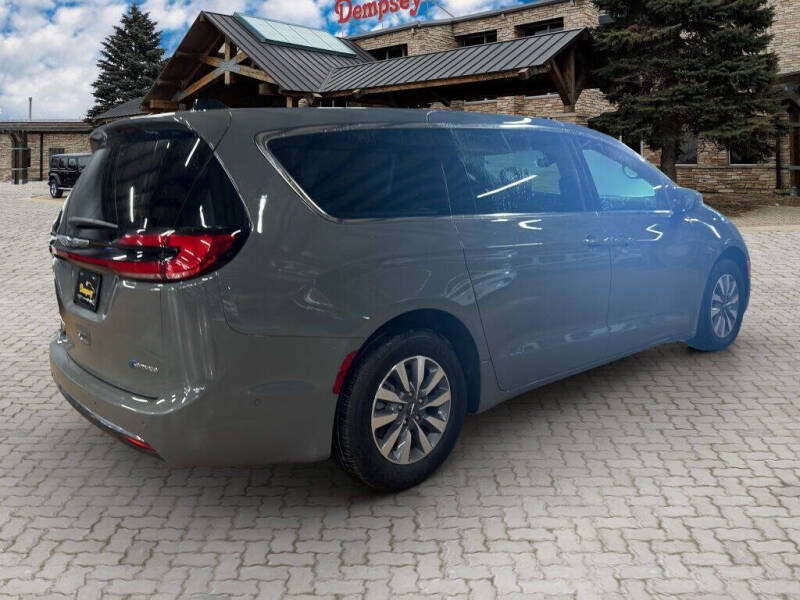 2025 Chrysler Pacifica Plug-In Hybrid Select