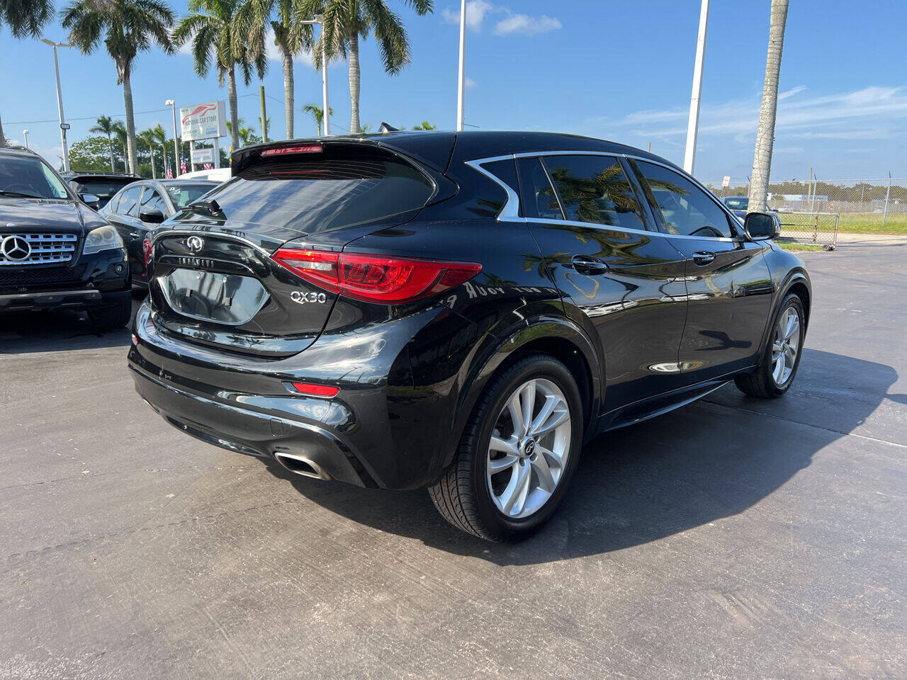 2018 Infiniti QX30  - $16,900