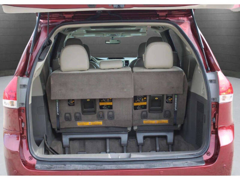 2014 Toyota Sienna XLE 7-Passenger