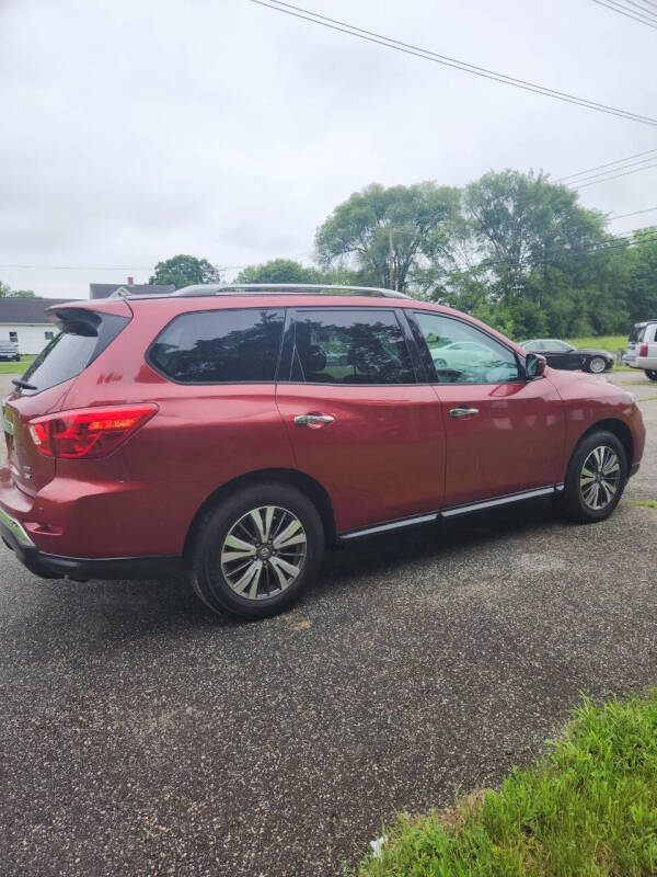 Used 2017 Nissan Pathfinder SV with VIN 5N1DR2MM8HC601923 for sale in Ludlow, MA