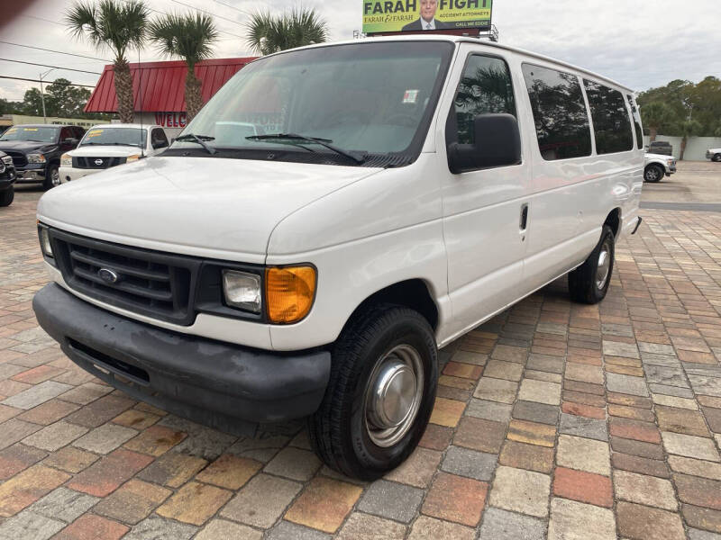 2006 Ford Econoline Wagon XL photo 2