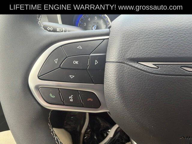 2027 Chrysler Pacifica Select