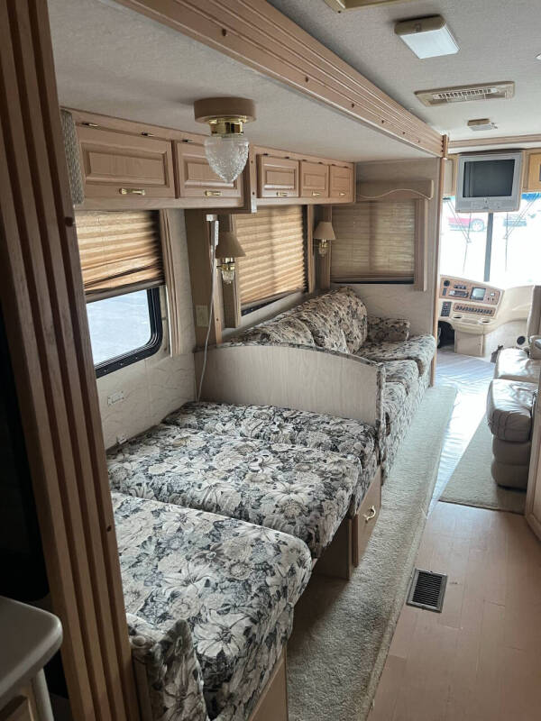 1998 Freightliner XC Chassis