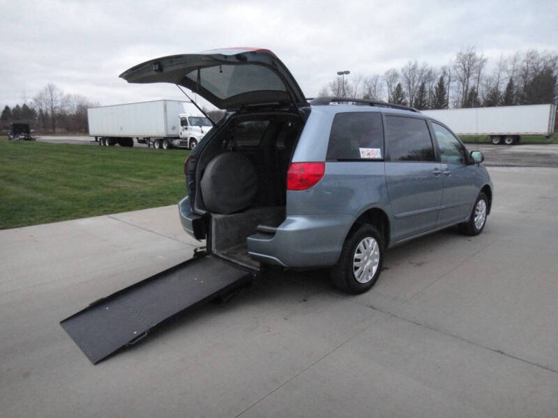 2010 Toyota Sienna LE 7-Passenger