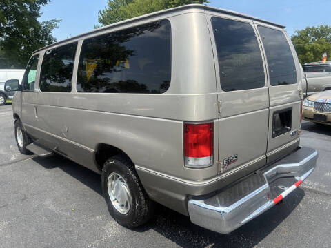 2001 Ford E-Series E-150 XLT