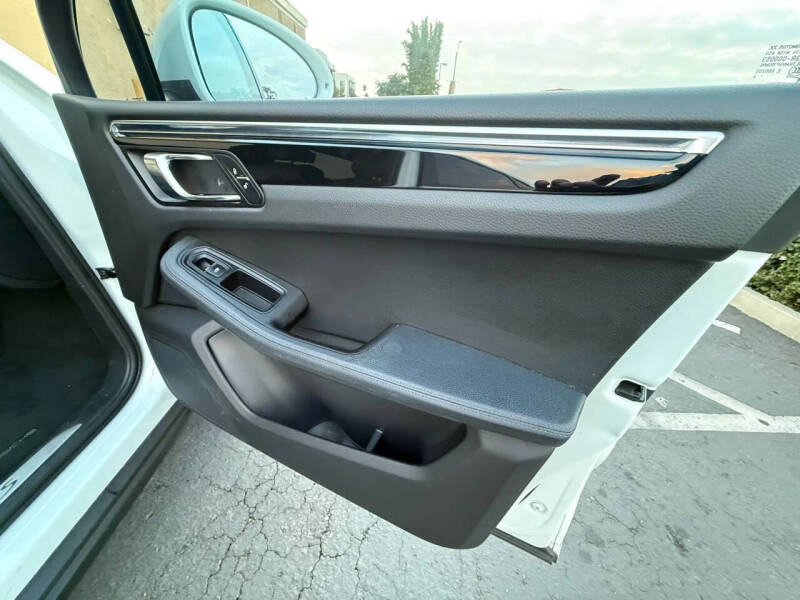 2015 Porsche Macan S