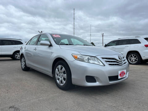 2010 Toyota Camry for sale at UNITED AUTO INC in South Sioux City NE