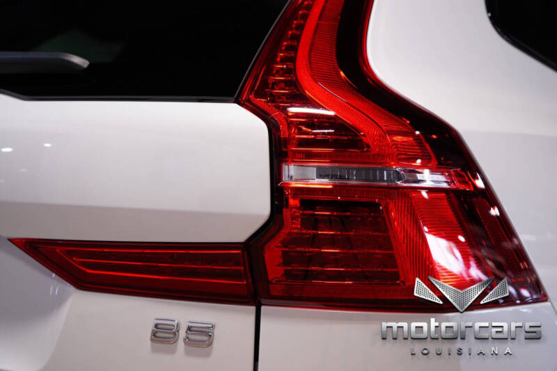 2023 Volvo XC60 B5 Ultimate Dark Theme
