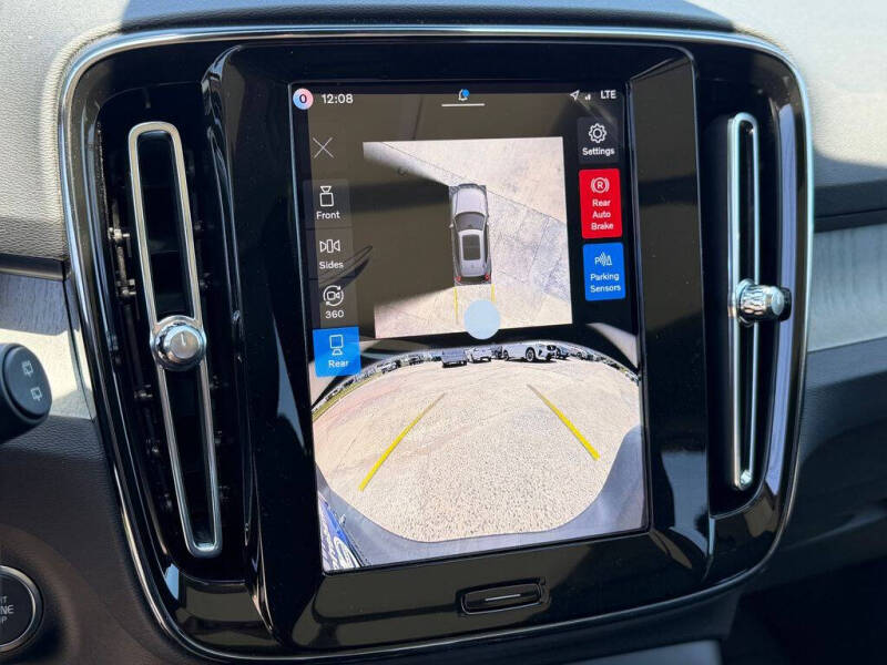 2026 Volvo XC40 B5 Plus