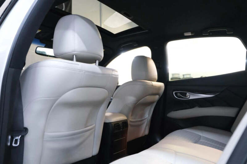 2015 Infiniti Q70 3.7